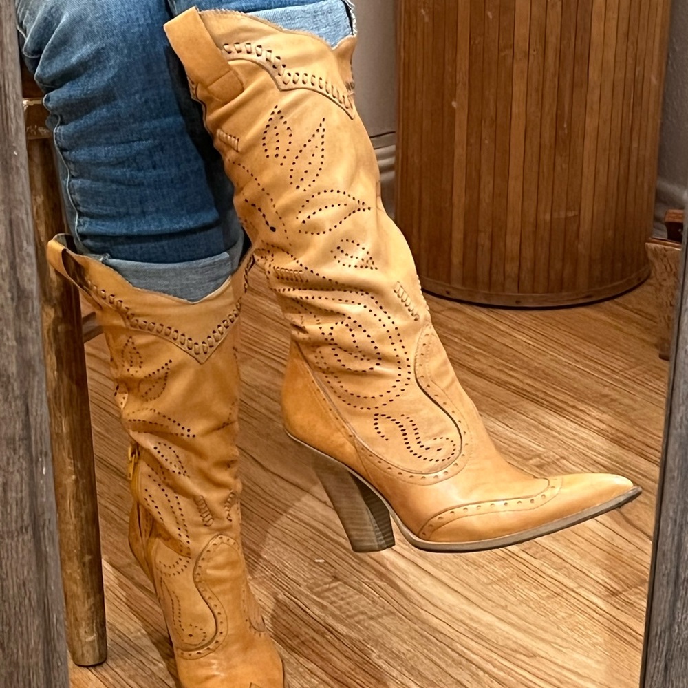BCBG girls western tall snip/point toe boots size 6.5